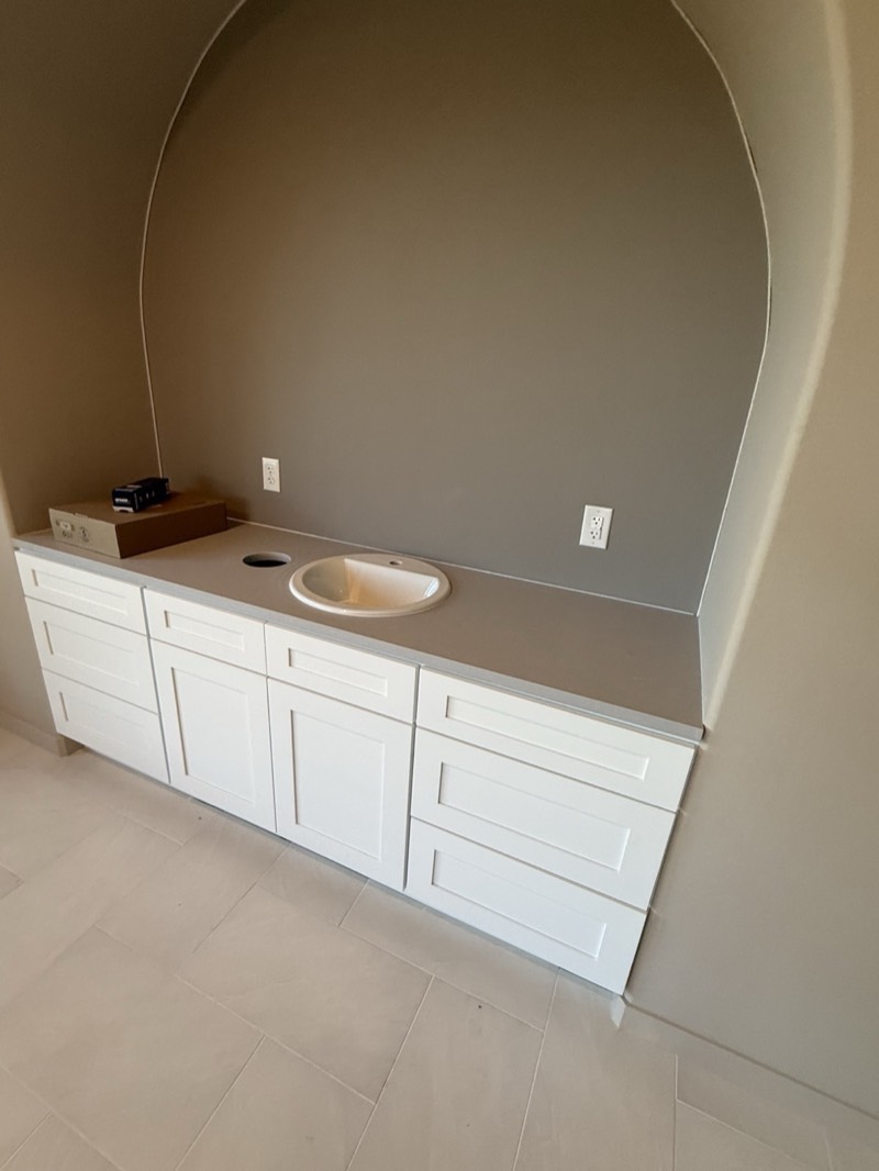 White shaker bathroom vanity by MNK Cabinet in an Atlanta home